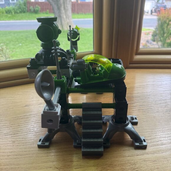 Fisher Price Trio DC Super Friends Green Lightning Building Block Action Figure - Picture 2 of 9